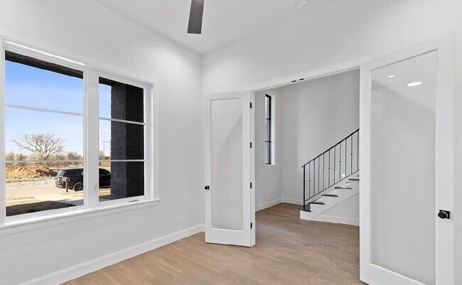 Building Photo - Gorgeous and impeccable custom home in Redbud Glen!