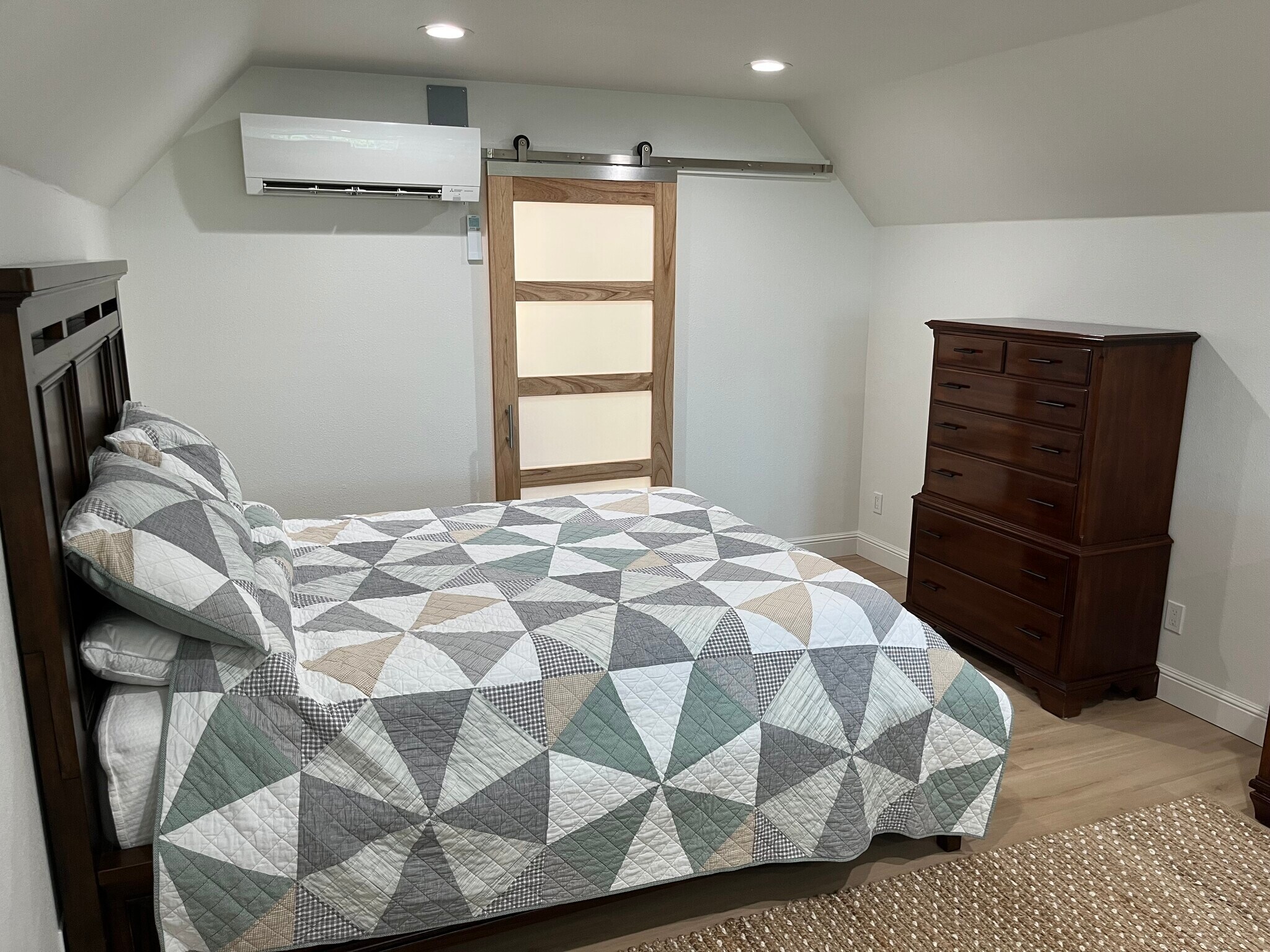 Dedicated heating/AC - 6696 Mosquito Rd
