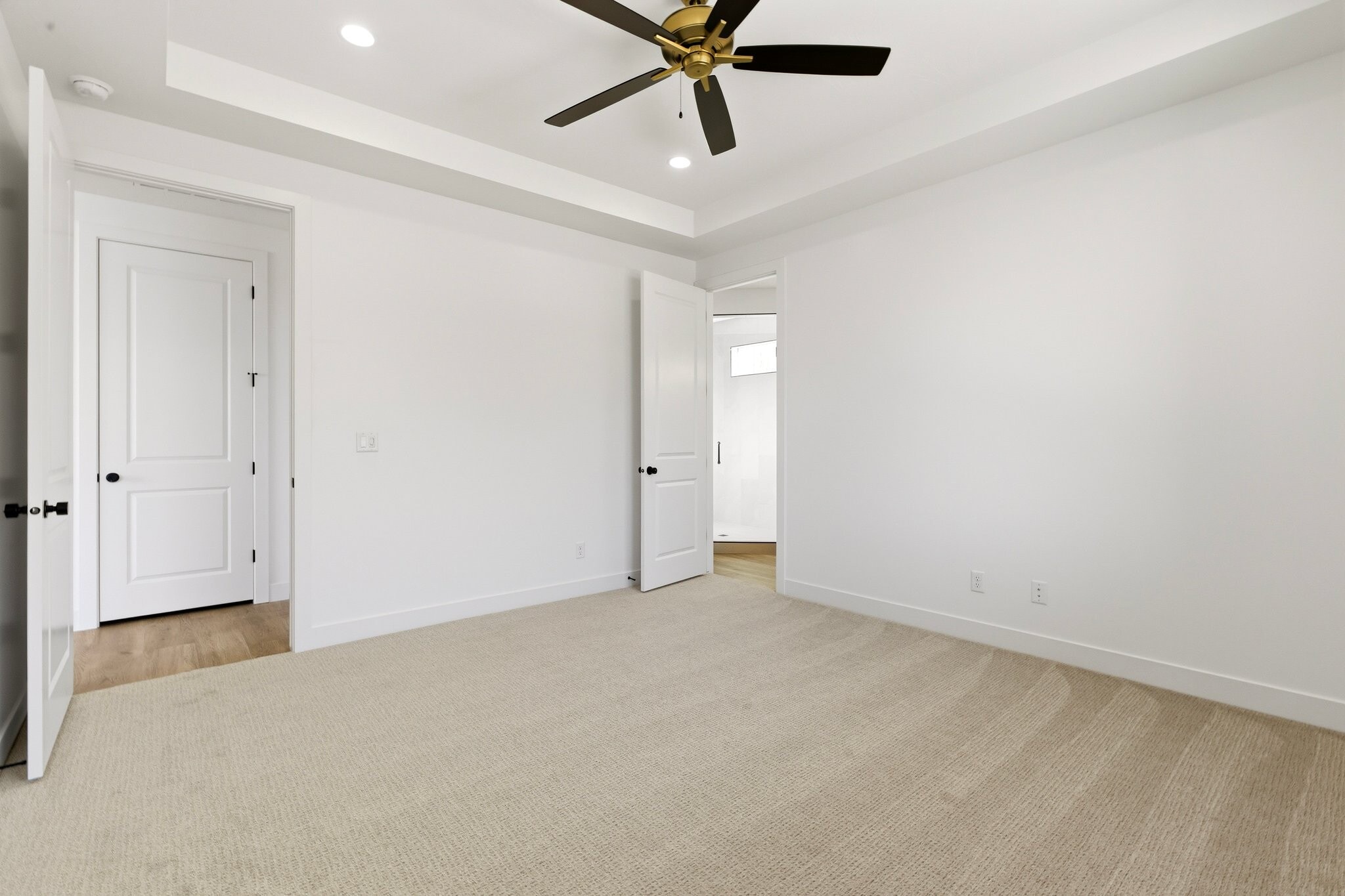 Building Photo - 402 S 2250 W