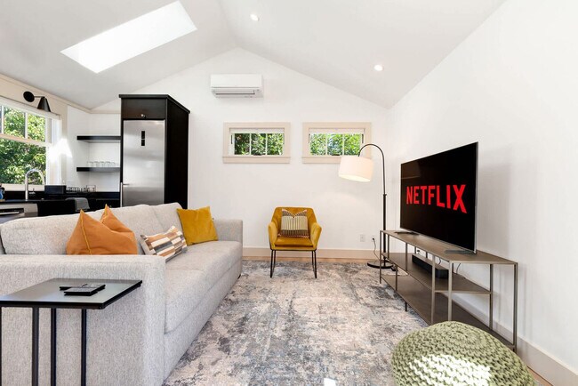 Building Photo - 3224 13th Ave W