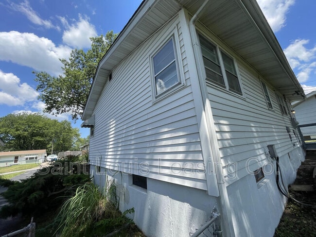 Building Photo - 3592 Valley Wood Dr