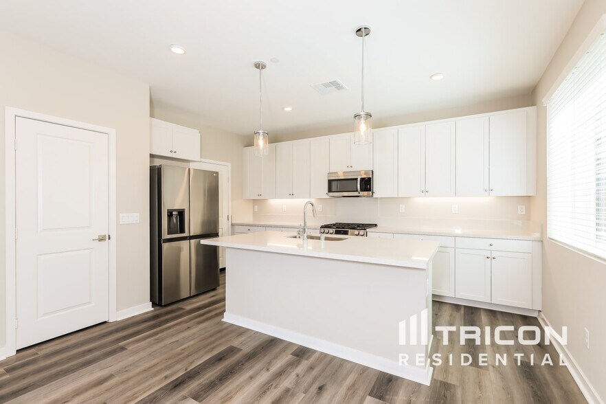 Building Photo - 31548 Willowood Way