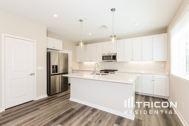 Building Photo - 28105 Cookhouse Ln