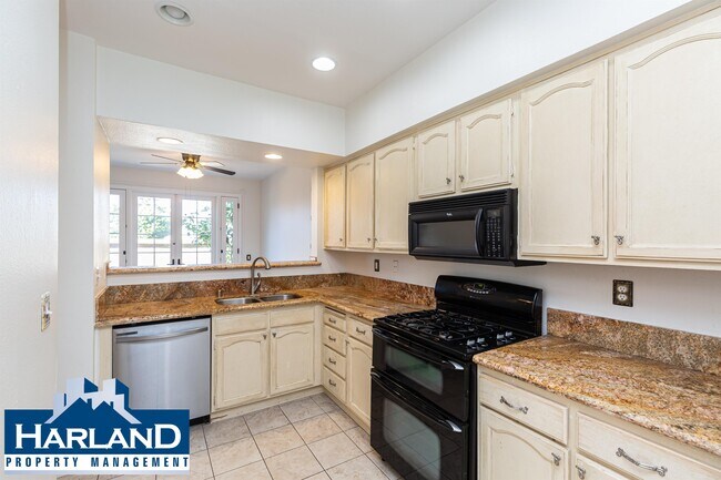 Building Photo - 3882 Creststone Pl