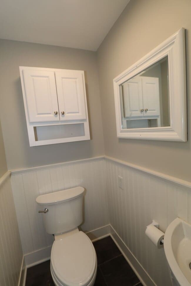 Building Photo - MAIN2220