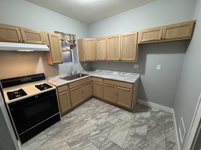 Building Photo - 459 N Main St