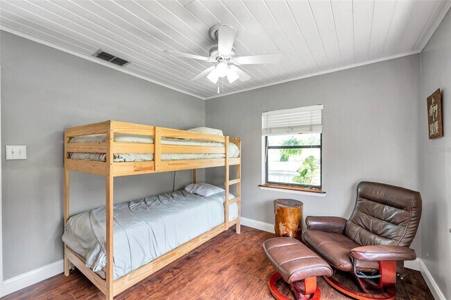 Building Photo - 16084 Stur St