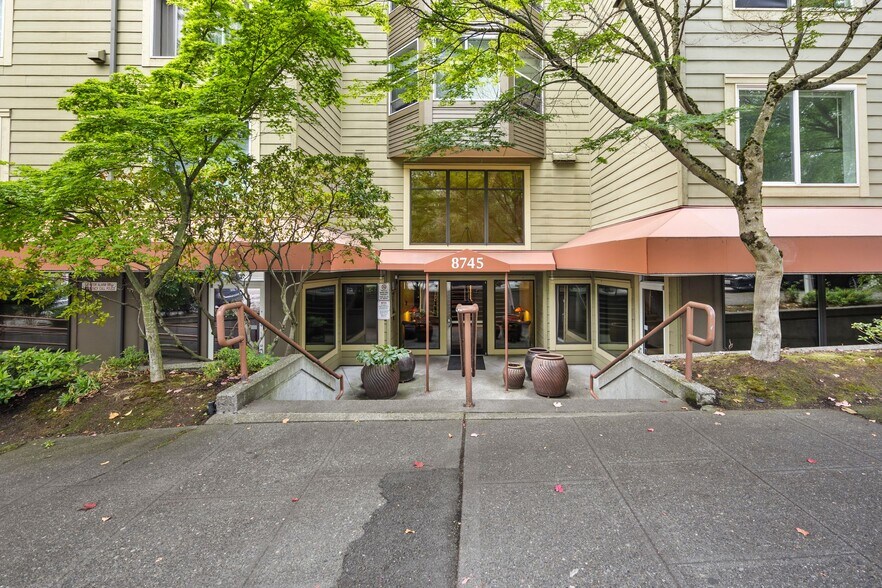 Building Photo - 8745 Greenwood Ave N APT 207,