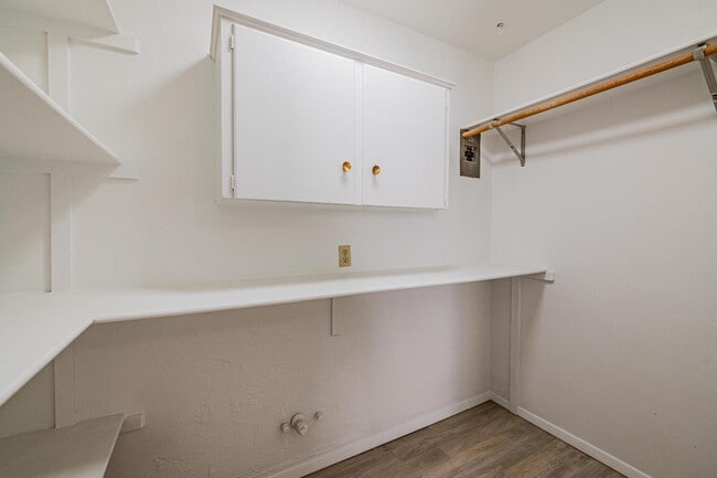 Building Photo - 624 Adams St NE