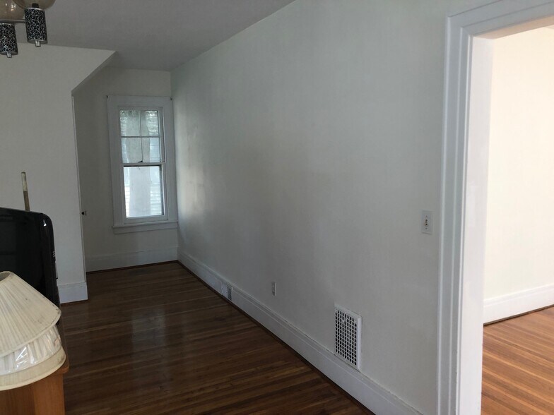 Building Photo - 12 Huntington Pl
