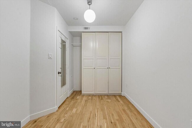 Building Photo - 530 S 15th St