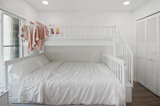 Building Photo - 6416 Wood Owl Cir