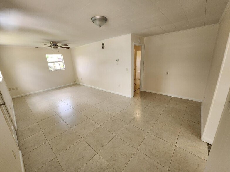 Building Photo - 1059 Lillian St