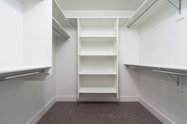 Building Photo - $1,799.00 for this 1 car garage, 2 bed, 2.5 bath