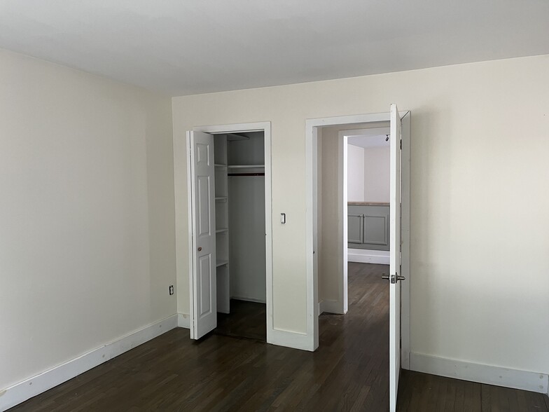 Building Photo - 963 Bard Ave