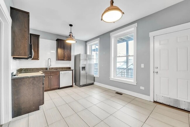 Building Photo - 3208 W Wabansia Ave