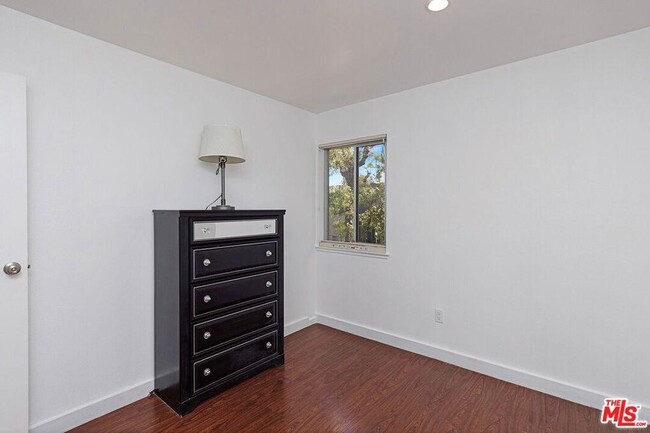 Building Photo - 2230 N Indian Canyon Dr