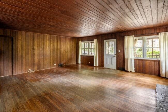 Building Photo - Royal Pines Cottage