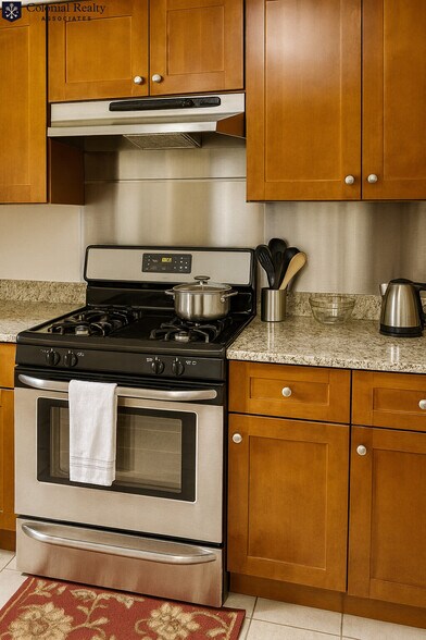 Building Photo - 10 Strathmore Rd