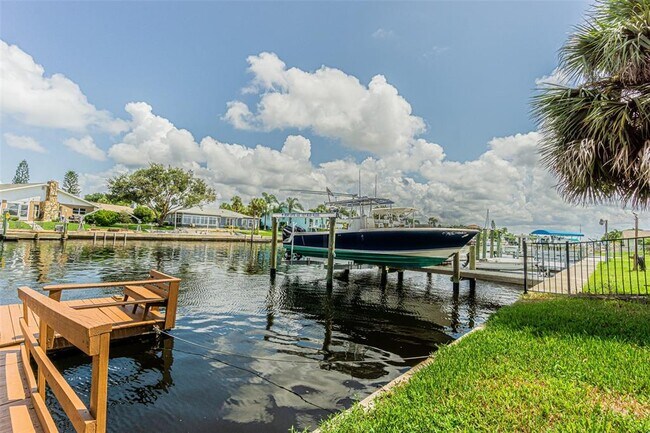 Building Photo - 4149 Floramar Terrace