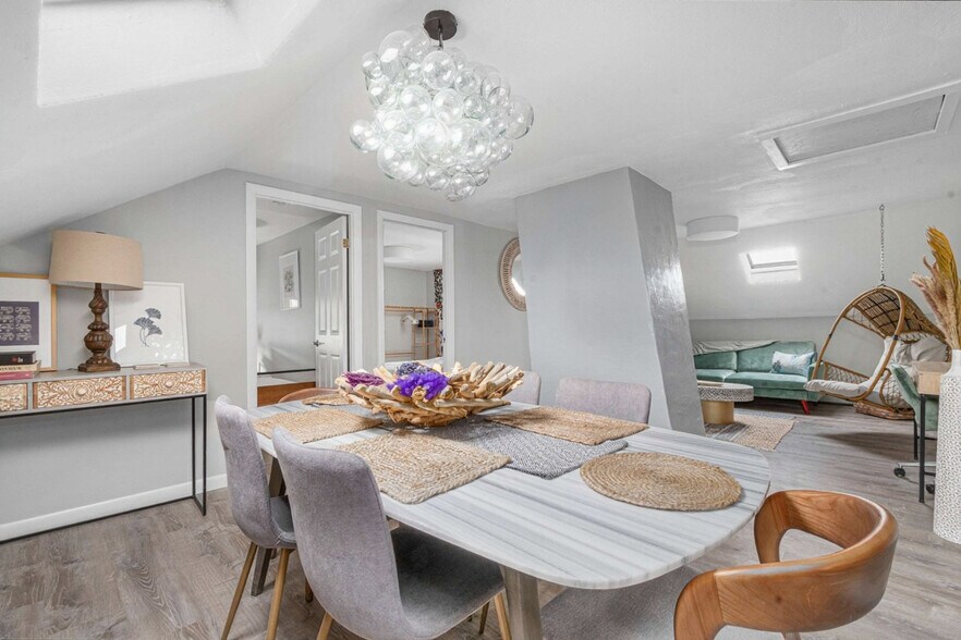 Building Photo - 136 Main St