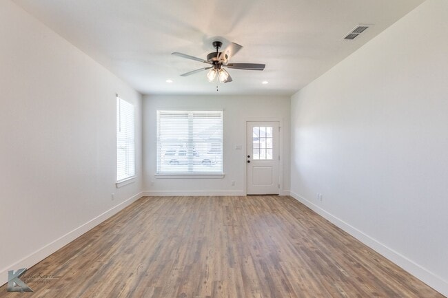 Building Photo - NEWER CONSTRUCTION! 3 bedroom, 2 bath, 2 car garage