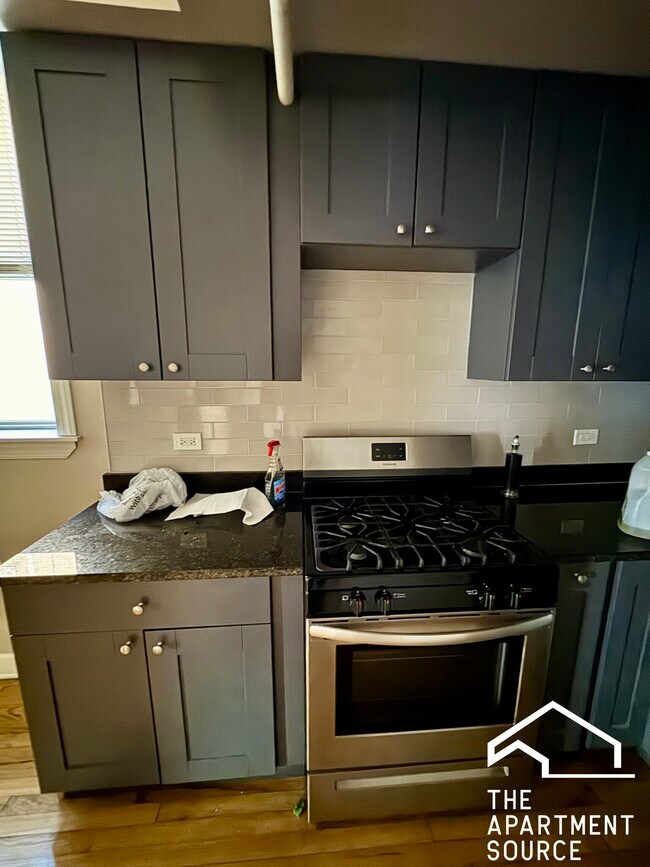 Building Photo - 4265 W Addison St