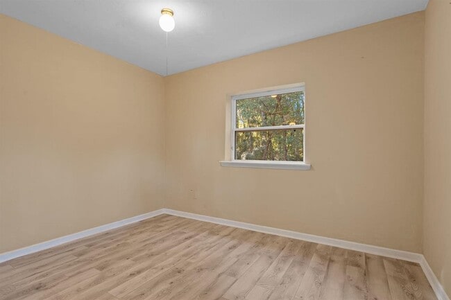 Building Photo - 8846 Glen Abby Dr