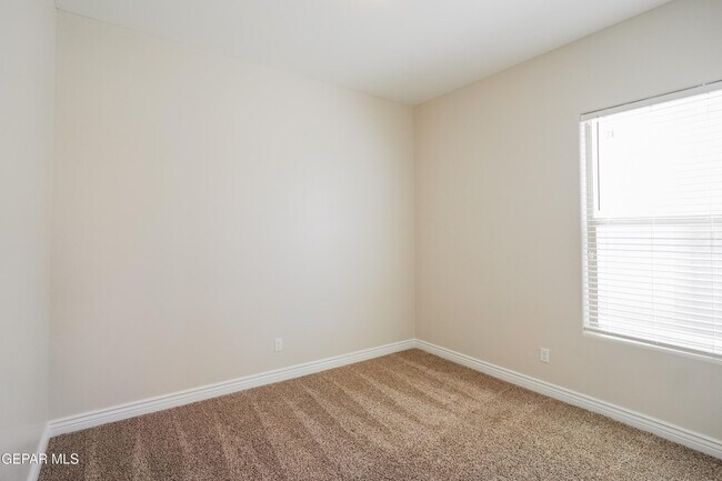 Building Photo - 13368 Emerald Glass Dr