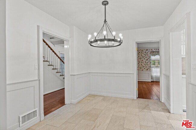 Building Photo - 710 Alta Dr