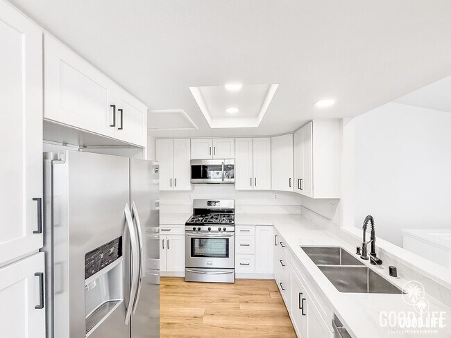 Building Photo - Great 3B/2BA Townhome in Oceanside!