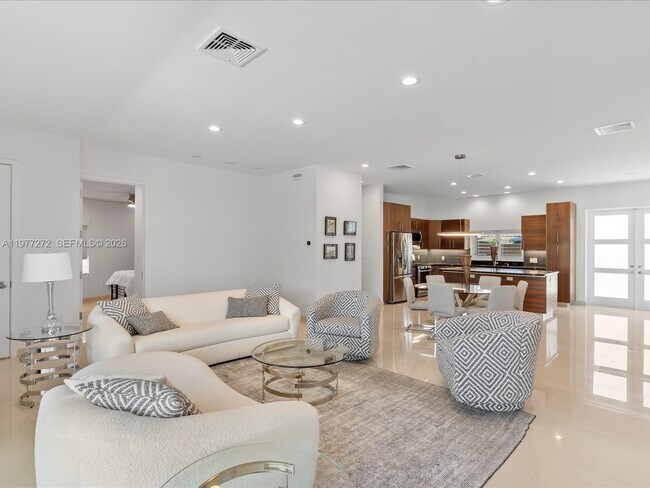 Building Photo - 3510 NE 17th Ave