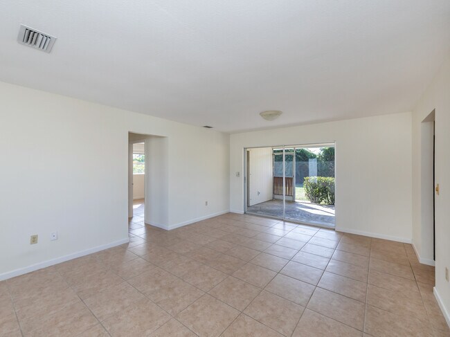 Building Photo - 438 Clover Rd