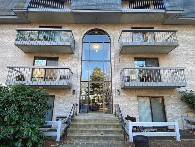 Building Photo - 85 Commons Dr
