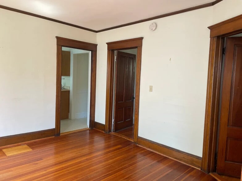 Building Photo - 34 Day Ave