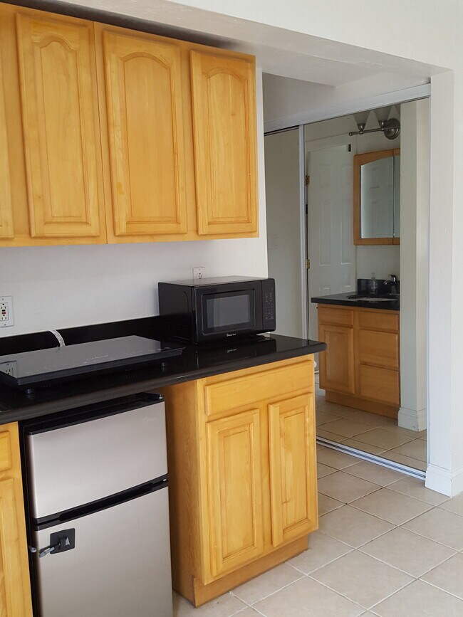 Mini Fridge, Microwave - 31 Victoria St