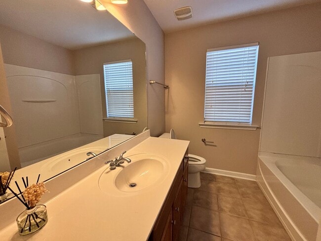 Building Photo - Stunning 5-Bedroom House near Stallings with Fenced in Yard