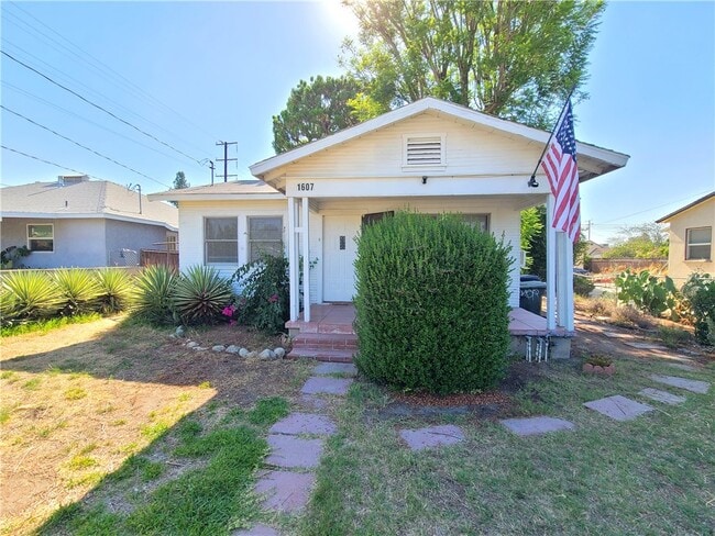 Primary Photo - 1607 Clay St