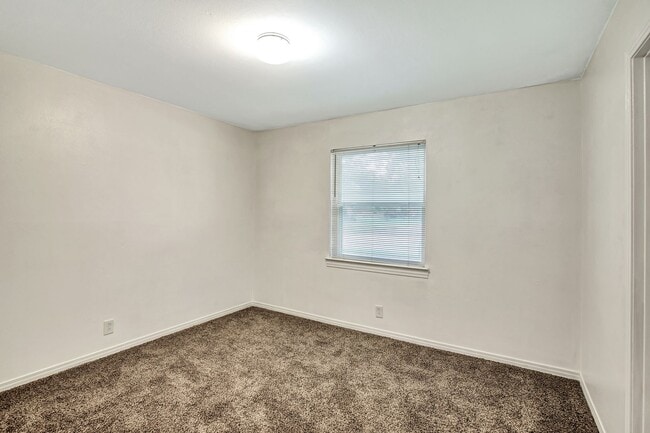 Building Photo - Newberry Drive