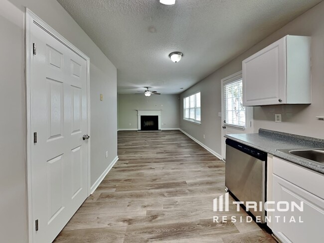 Building Photo - 2121 Serenity Dr NW