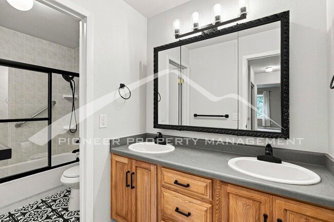 Building Photo - 2598 S Vaughn Way