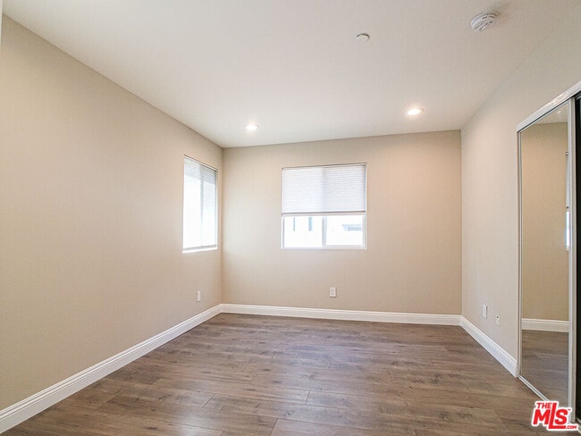 Building Photo - 965 N Wilton Pl