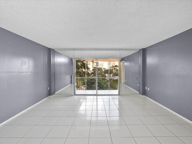 Building Photo - 4172 Inverrary Dr
