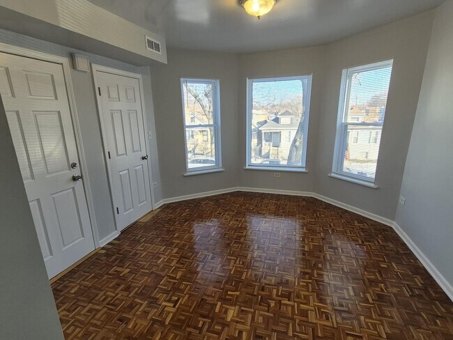 Building Photo - 6840 S Claremont Ave