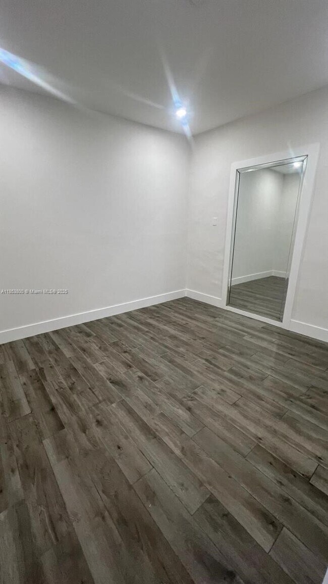 Building Photo - 7556 S Waterway Dr