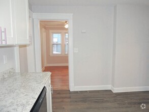Building Photo - 4 Bed - 2 Full Bath Colonial for Rent!