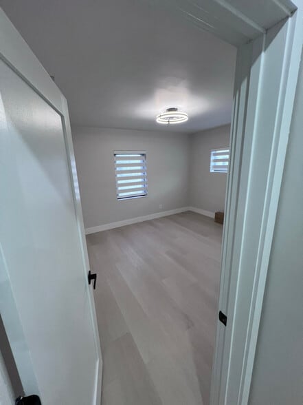 Building Photo - 160 E 34th St