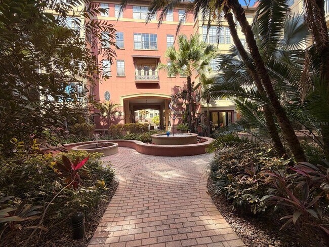 Building Photo - 911 N Orange Ave