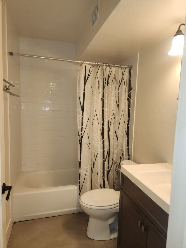 front bathroom - 1434 E Elm St
