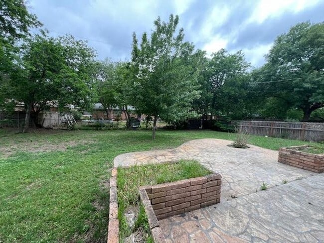 Building Photo - 1330 La Porte Dr